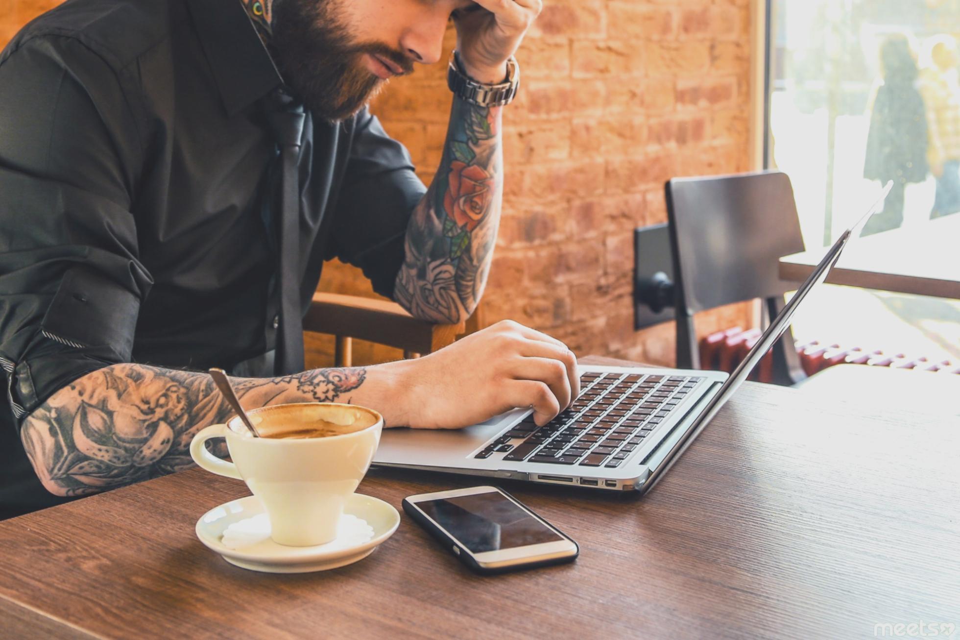 Equipo de Iymarix colaborando en el desarrollo de nuevos contenidos educativos